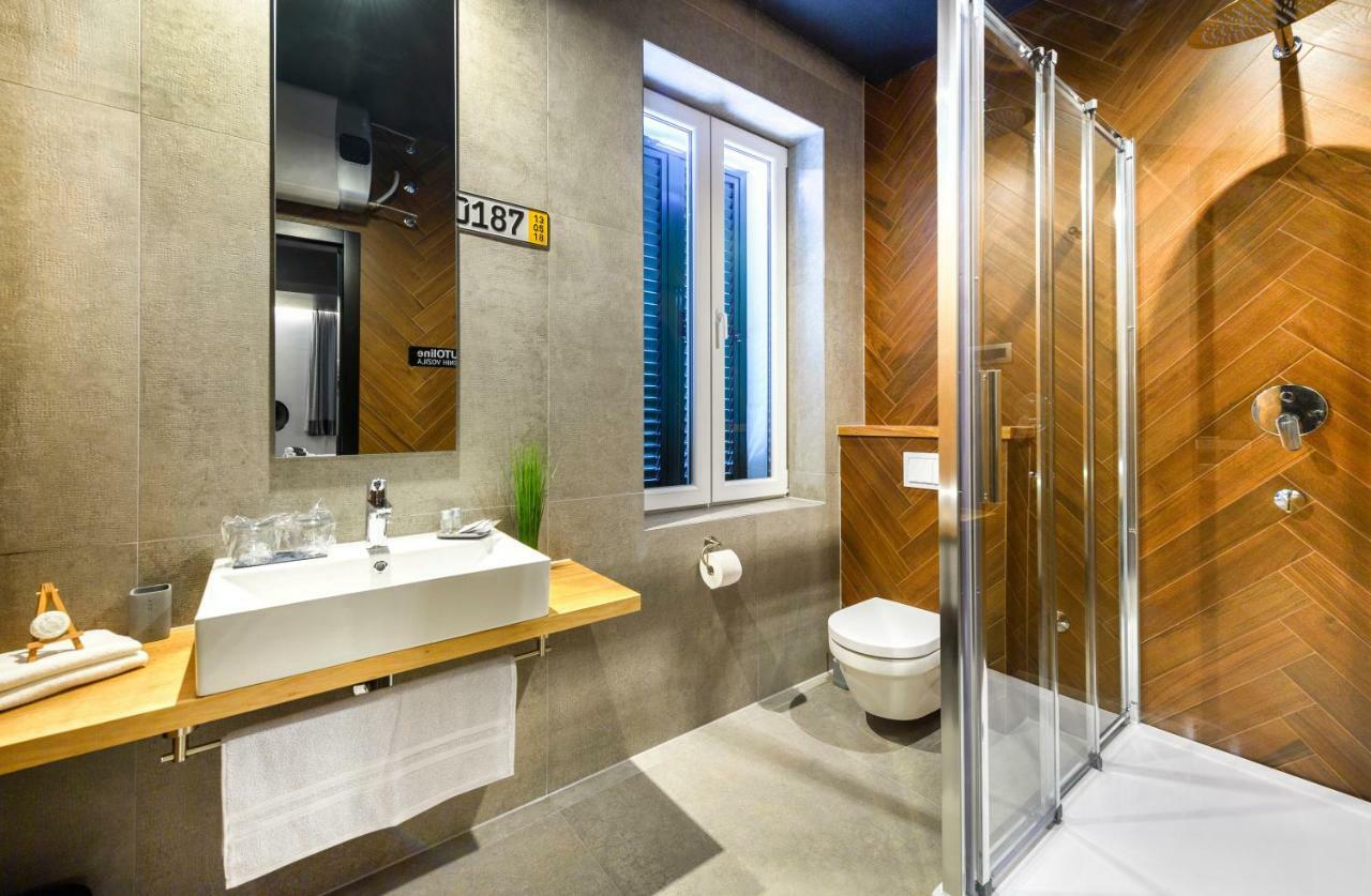 Split Industrial Design Rooms エクステリア 写真