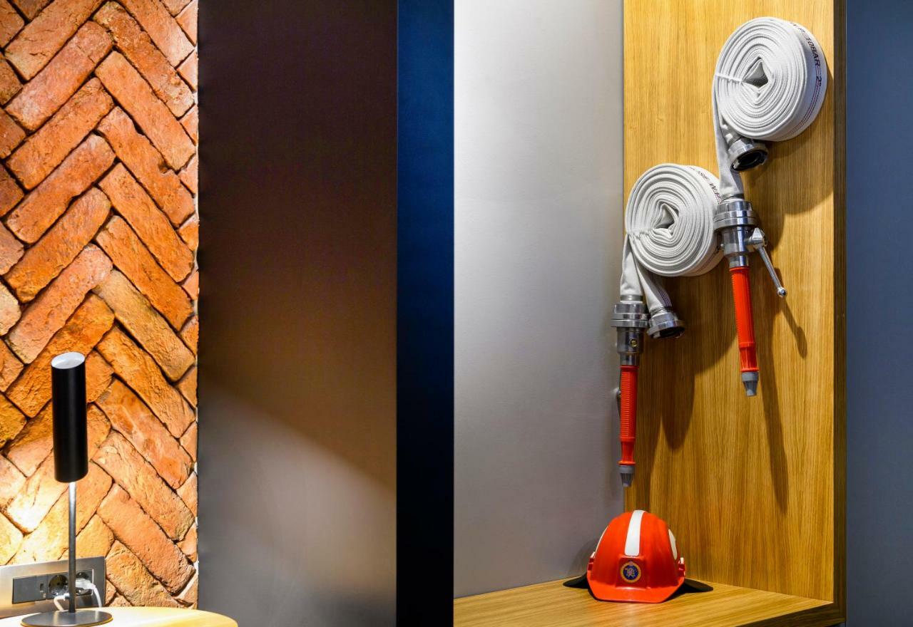 Split Industrial Design Rooms エクステリア 写真